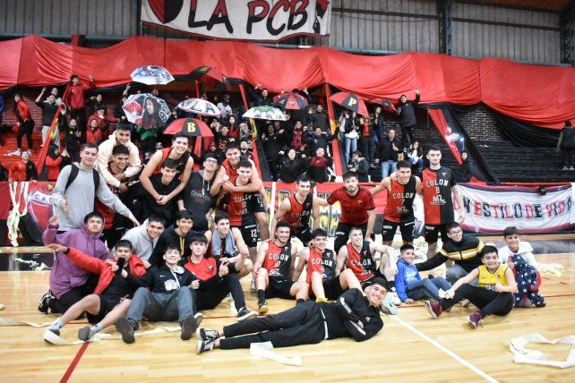 Colón fue superior a Unión A y se quedó con una nueva edición del Clásico Santafesino.