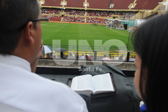 Asamblea de Testigos de Jehová congrega a más de 8.000 personas