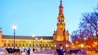 Sevilla es un lugar único, que te invita a recorrer sus calles y lugares mágicos que esconde en su interior.&nbsp;