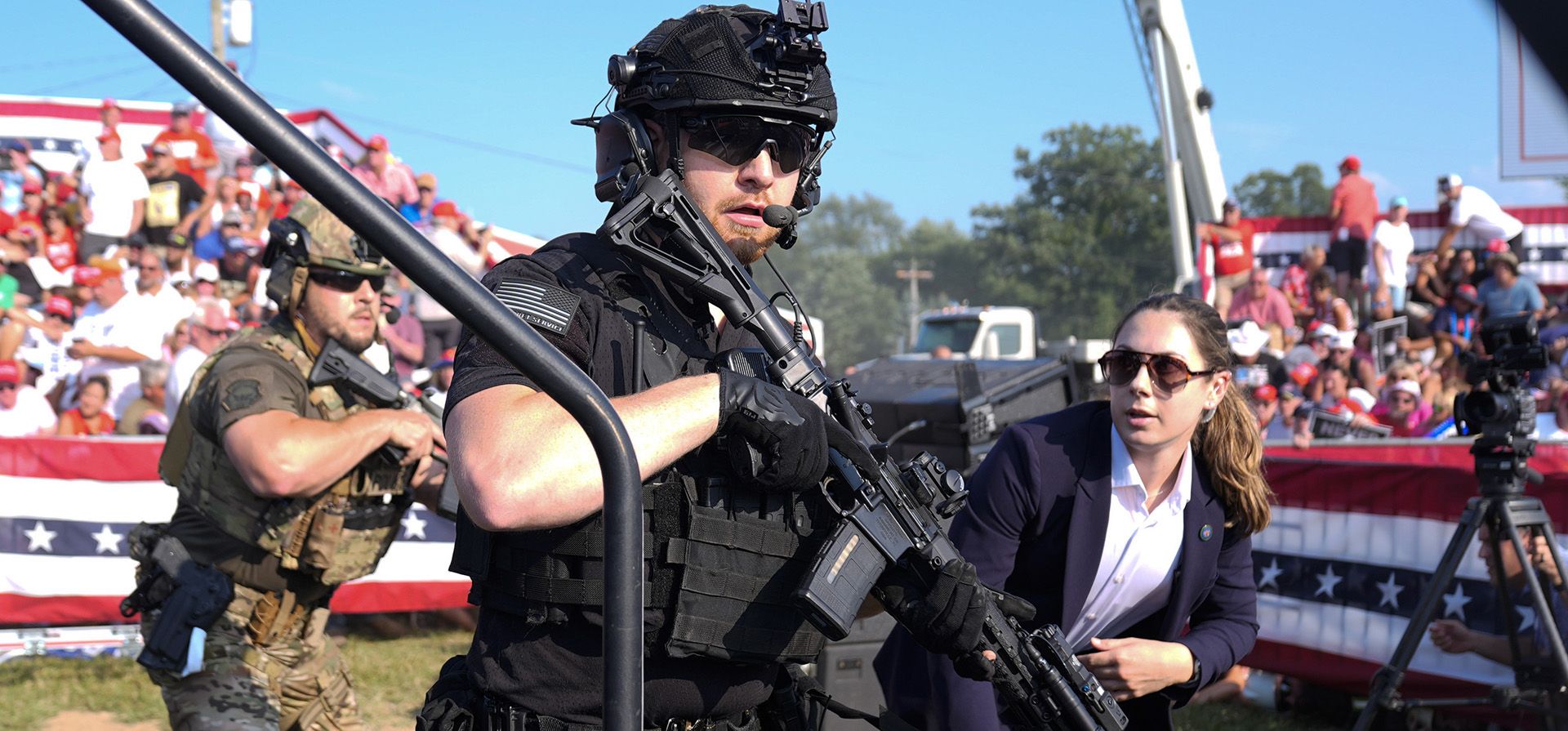 Agentes del Servicio Secreto de Estados Unidos reaccionan a disparos mientras el candidato republicano a la Casa Blanca, el expresidente Donald Trump, está rodeado por agentes en el escenario de un acto de campaña, el 13 de julio de 2024, en Butler, Pensilvania. (AP Foto/Evan Vucci, archivo) Agentes del Servicio Secreto de Estados Unidos reaccionan a disparos mientras el candidato republicano a la Casa Blanca, el expresidente Donald Trump, está rodeado por agentes en el escenario de un acto de campaña, el 13 de julio de 2024, en Butler, Pensilvania. (AP Foto/Evan Vucci, archivo)