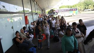 Los choferes de larga distancia anunciaron un paro por tiempo indeterminado desde la medianoche
