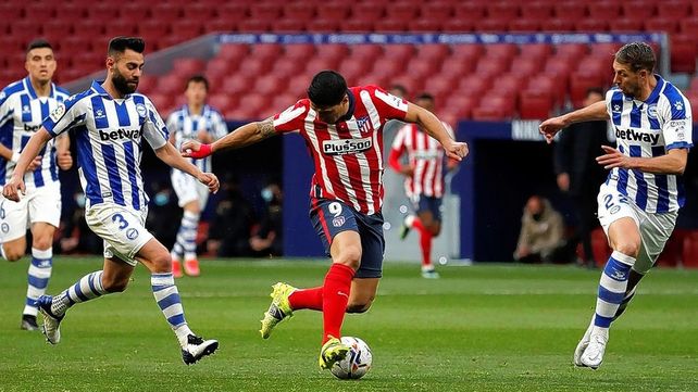 Atlético de Madrid superó a Alavés y sigue bien arriba en España. 