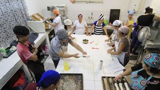 Trabajo. Los clientes son alumnos y docentes de la escuela Secundaria Nuestra Señora de Guadalupe.