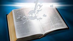 Con la Biblia en el pecho, un pastor se salv&oacute; de un disparo en un asalto