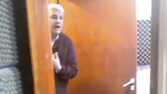 Intendente irrumpió en un estudio de radio
