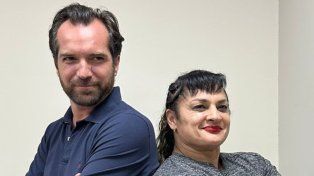 El intendente de Santo Tomé, Miguel Weiss Ackerley junto a Locomotora Oliveras