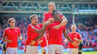 Nottingham Forest superó a West Ham y obtuvo su primer triunfo en el regreso a la Premier League después de 23 años.