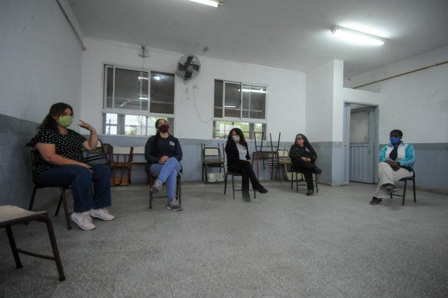 Masividad. Los salones de la Escuela Carlos Fuentealba llegaron a albergar a 70 chicos, lo que obligó a desdoblarlos en dos divisiones.