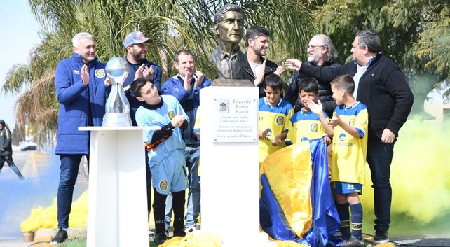 Central inauguró un busto en homenaje al Patón Bauza en el predio de Arroyo Seco