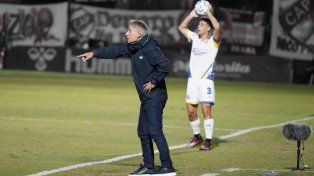 Ariel Holan mete mano en el equipo, a la espera de que el Canalla vuelva a sumar de a tres.