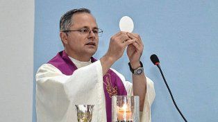 Walter Minigutti. El párroco de la iglesia Santo Domingo Savio de Paraná resaltó los gestos y palabras de Francisco.