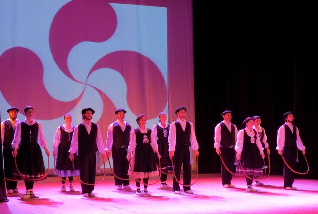Talleres gratuitos de danzas vascas en la Asociación Urrundik