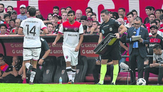 Pibe por pibe. En el complemento ante el rojo