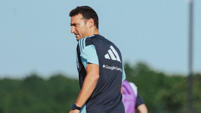 Lionel Scaloni probó una formación de cara al choque con los hondureños.