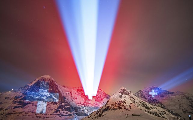 Una proyección gigante realizada por el artista de luz suizo Gerry Hofstetter