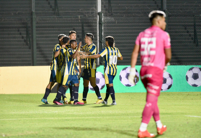 Central no lo pudo sostener luego de la expulsión de Ortiz y perdió 4 a 1 ante Sarmiento