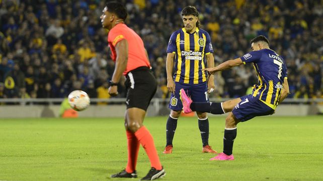 Comienza el triunfo de Central. El tiro libre perfecto de Lovera fue el primero del 4-1 sobre Caracas. Ahora