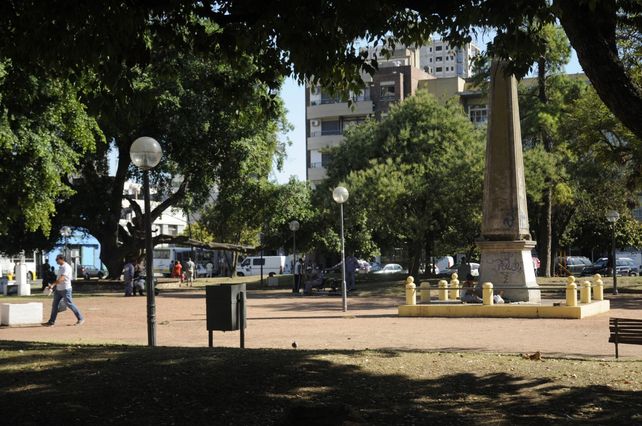 Plaza España: usuarios y vecinos exigen obras en el espacio y su entorno