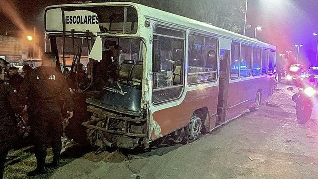 Robó un colectivo escolar y fue detenido tras ser perseguido durante 22 kilómetros