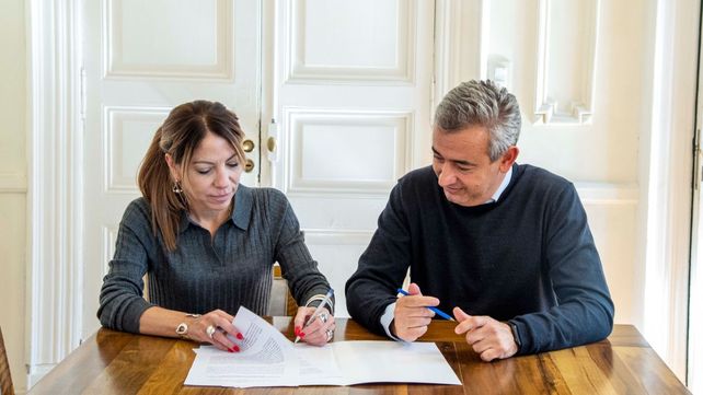 El Intendente Pablo Javkin y Anahí Rodríguez