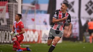 Chacarita volvió a Primera con un exjugador de Unión como máxima figura