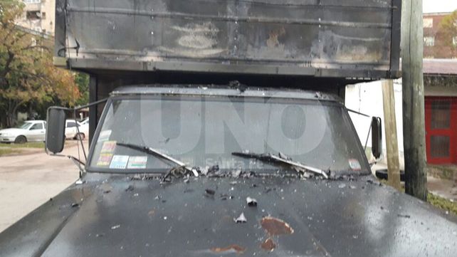 Quemaron un camión frente a la Subcomisaría 3ª de barrio Las Flores
