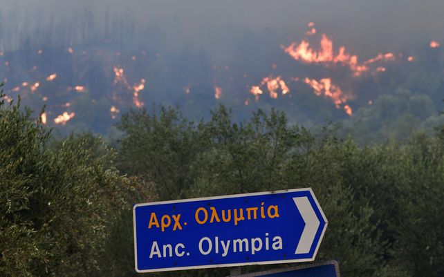 Grecia batalla contra los incendios a las puertas de Atenas