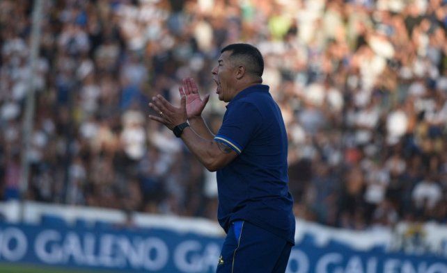 Jorge Almirón dirigirá su primer clásico como técnico de Central y espera que su equipo esté a la altura.