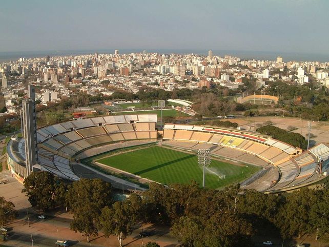 Garra charrúa. El Estadio Centenario de Montevideo atesora toda la historia futbolera del país vecino.&nbsp;