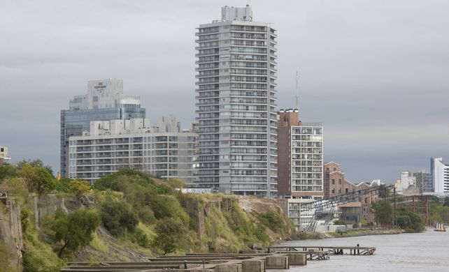 Edificios en la mira. Propietarios e inquilinos caen en demoras. Se reclaman entre 7 mil y 35 mil pesos.