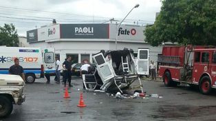 Choque y vuelco en pleno Bulevar Pellegrini