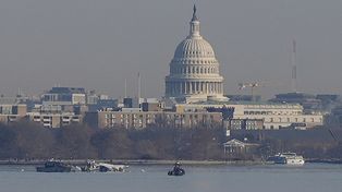 Las autoridades aclararon que no habría sobrevivientes del choque entre un avión y un helicóptero en Washington. (Foto AP/Carolyn Kaster)