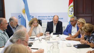 Condicionan el pase a planta de médicos y profesionales de la salud a que Amra y Siprus acepten la oferta salarial