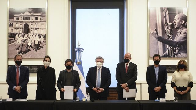 Perotti firmó un acuerdo con la Nación para dinamizar la construcción