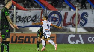 Marín viene de anotar el gol del triunfo en el partido contra Sarmiento, en Caseros.