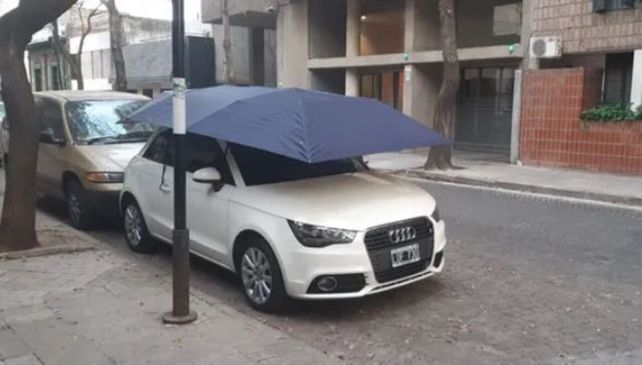 Cada vez más conductores dejan el auto estacionado en la calle.