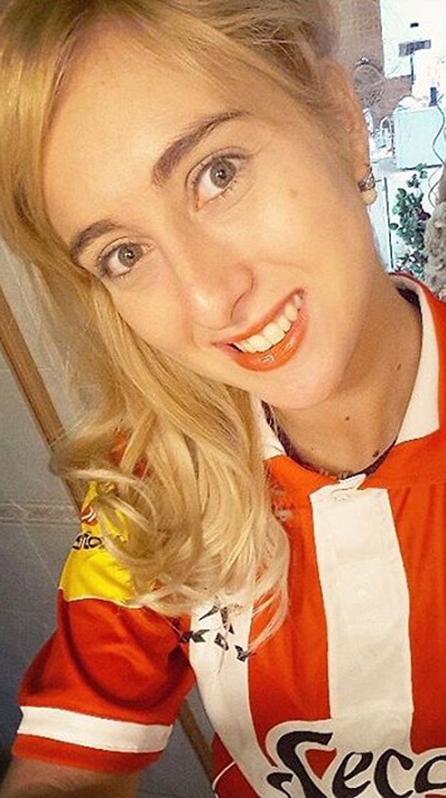 Otro escrache botinero a un futbolista casado