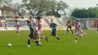 Peñarol dio la sorpresa al golear como visitante a Atlético Paraná, el último campeón de la Liga Paranaense.
