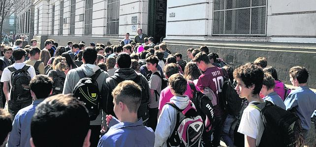 Huelgas en la UNR con los mismos rehenes de siempre