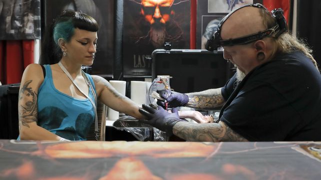 Barbas, bigotes y tatuajes en la convención internacional de Bucarest