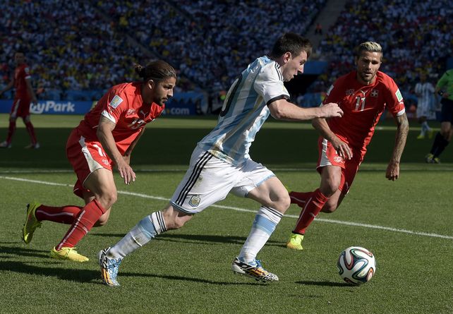 Sufriendo, a pura garra y corazón, Argentina venció a Suiza y está en cuartos