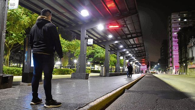 Esperando el servicio. El paro arranc&oacute; el viernes por la noche.