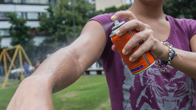 El uso de repelentes es indispensable para evitar picaduras de mosquitos. 