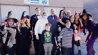 Insólita ceremonia de casamiento: fueron disfrazados como Los Locos Adams