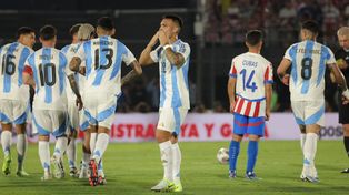 El festejo de Lautaro Martínez, que abría el partido para Argentina ante Paraguay.