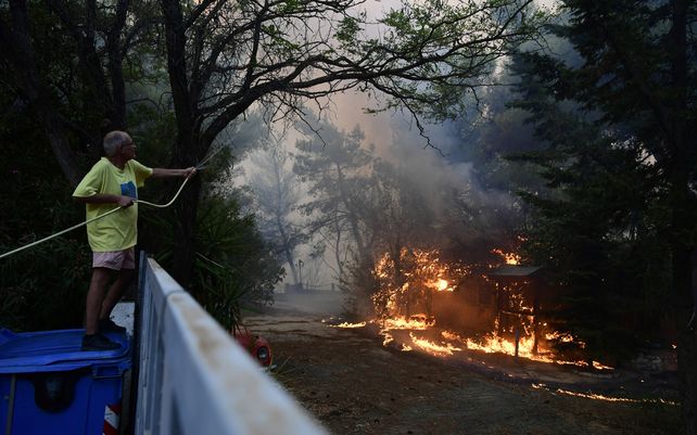 Grecia batalla contra los incendios a las puertas de Atenas