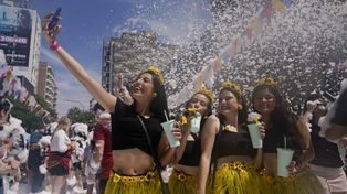 Selfies a todo color. Las y los estudiantes de Medicina celebraron el final de la cursada.