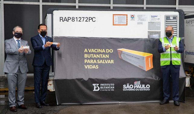 Brasil recibió 120 mil dosis de la vacuna china CoronaVac