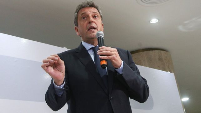 Massa le advirtió a las petroleras que el martes tiene que estar resuelta la falta de combustibles