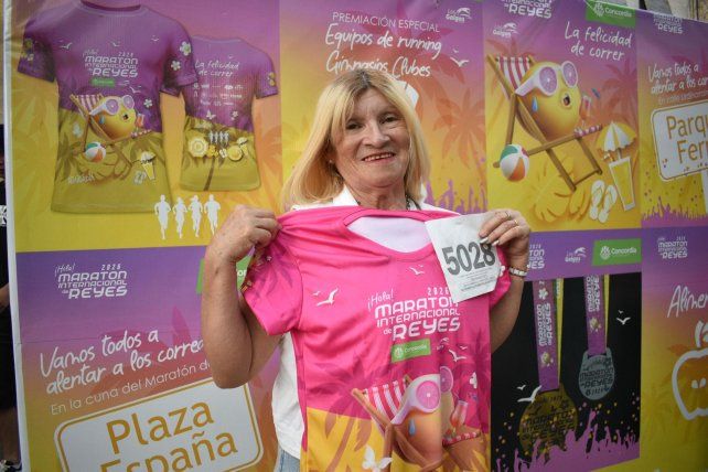 Los participantes locales del Maratón de Reyes retiraron su kits.